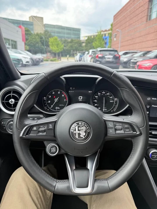 2022 Alfa Romeo Giulia - Image 13 of 14