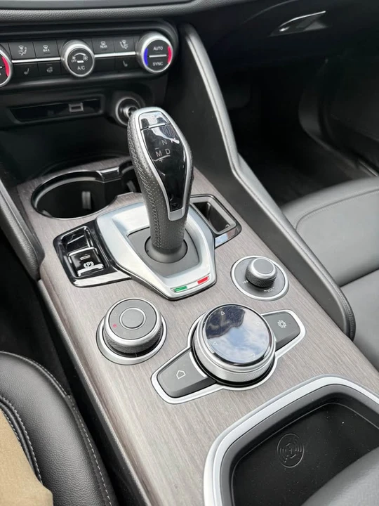 2022 Alfa Romeo Giulia - Image 11 of 14
