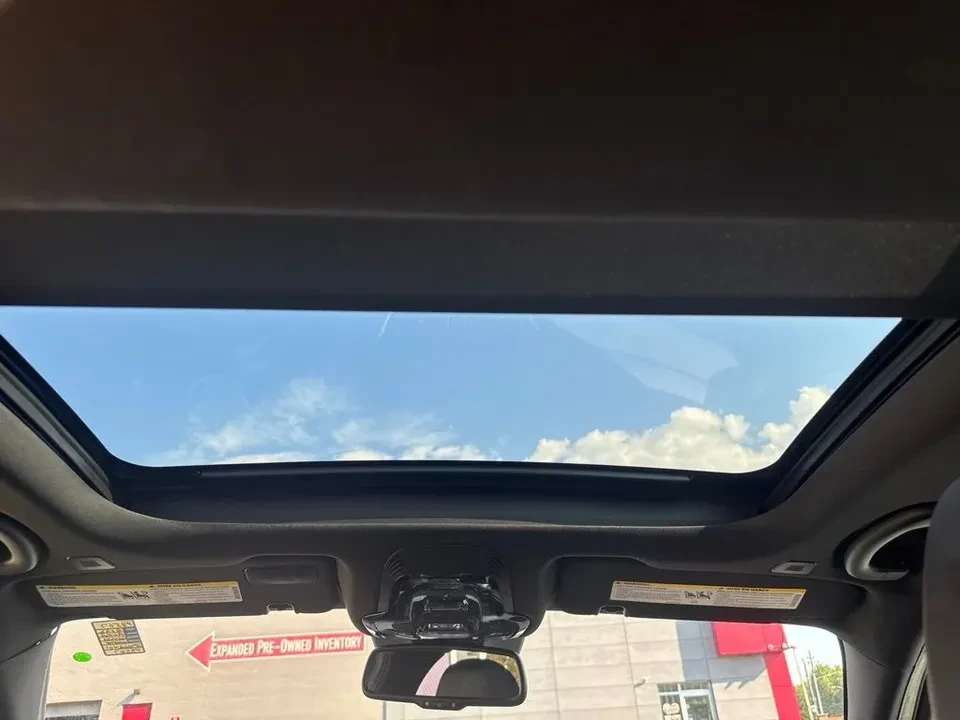 2022 Alfa Romeo Giulia - Image 18 of 20