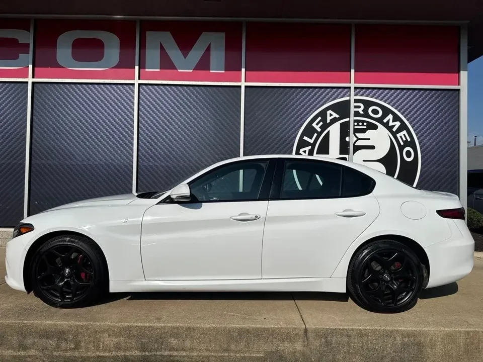2022 Alfa Romeo Giulia - Image 8 of 20