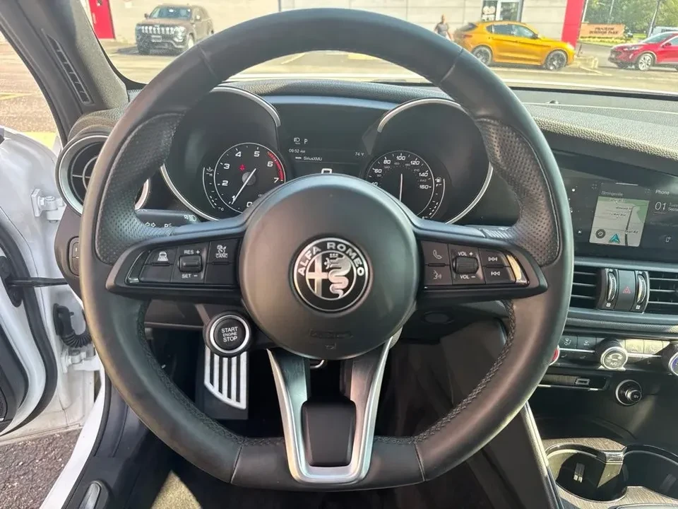 2022 Alfa Romeo Giulia - Image 15 of 20