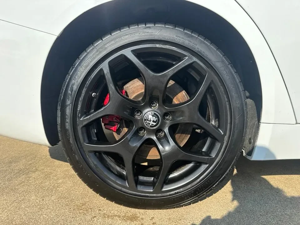 2022 Alfa Romeo Giulia - Image 10 of 20