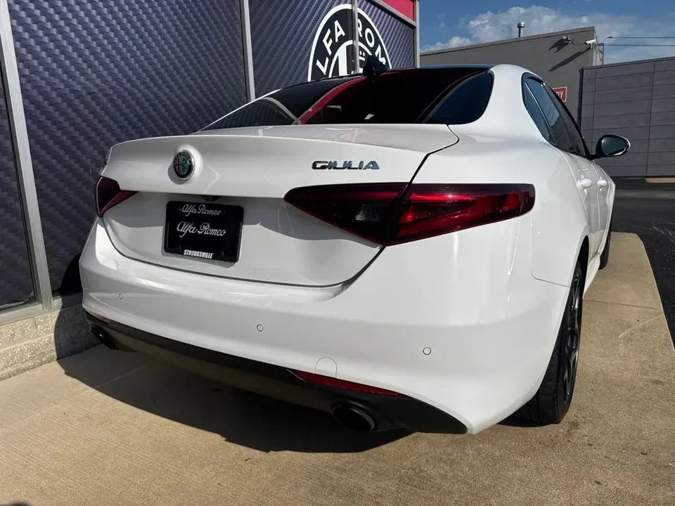 2022 Alfa Romeo Giulia - Image 6 of 20