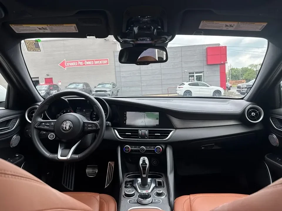 2022 Alfa Romeo Giulia - Image 13 of 20