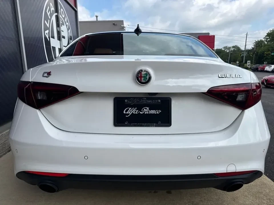 2022 Alfa Romeo Giulia - Image 6 of 20