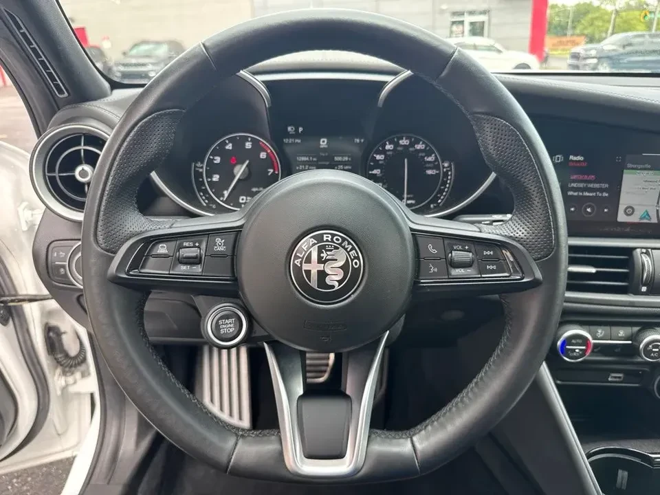 2022 Alfa Romeo Giulia - Image 14 of 20