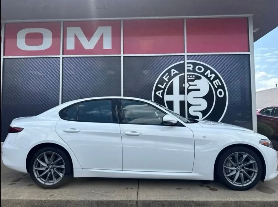 2022 Alfa Romeo Giulia - Image 3 of 20