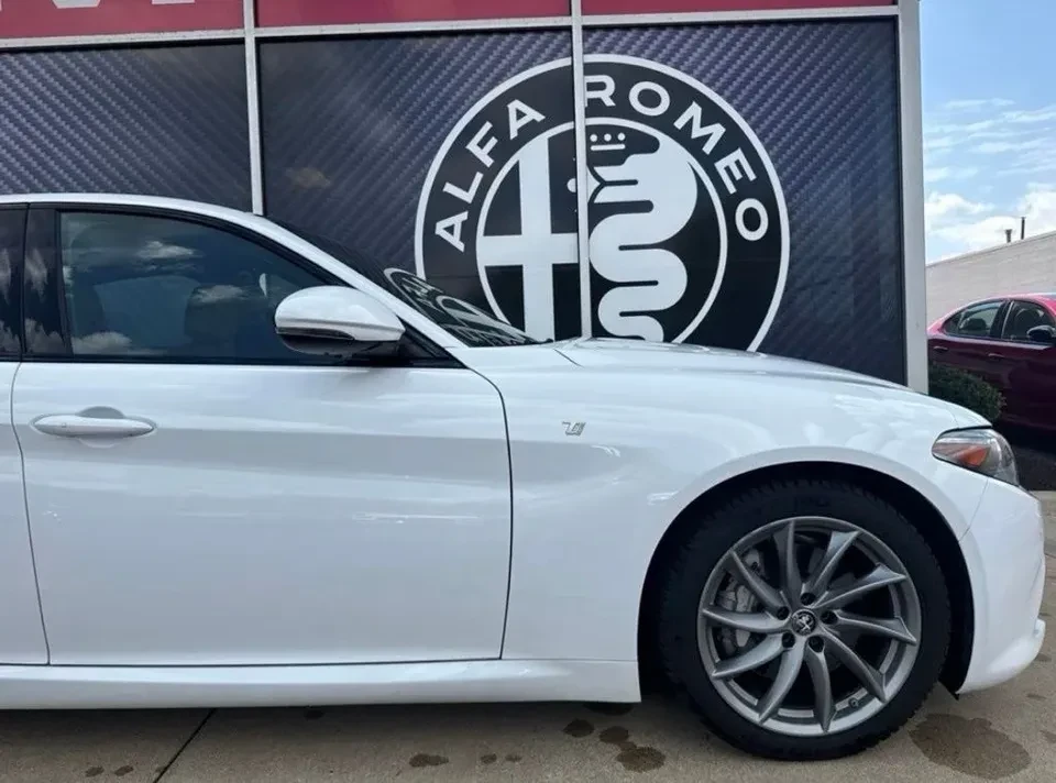 2022 Alfa Romeo Giulia - Image 5 of 20