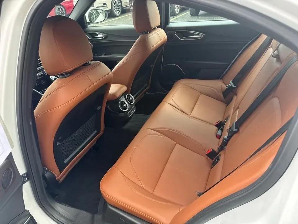 2022 Alfa Romeo Giulia - Image 18 of 20