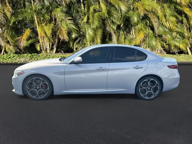 2022 Alfa Romeo Giulia - Image 8 of 20