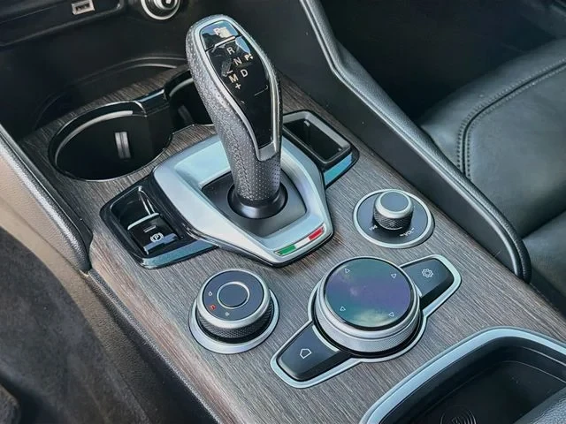 2022 Alfa Romeo Giulia - Image 15 of 20