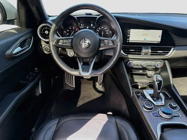 2022 Alfa Romeo Giulia - Image 11 of 20