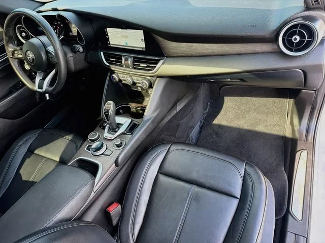2022 Alfa Romeo Giulia - Image 17 of 20