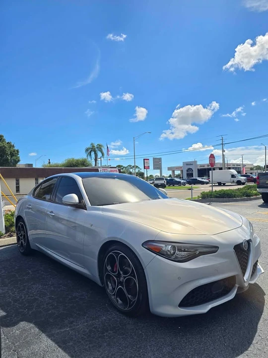 2022 Alfa Romeo Giulia - Image 2 of 20