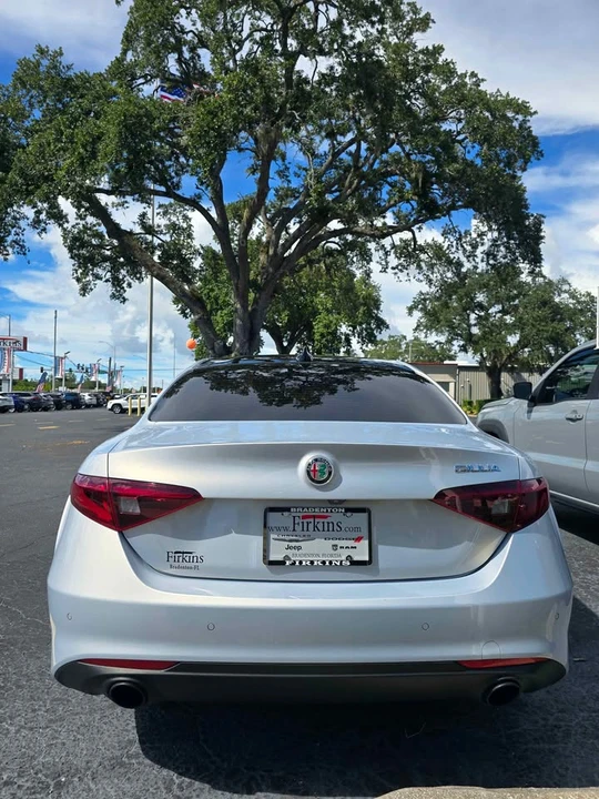 2022 Alfa Romeo Giulia - Image 6 of 20