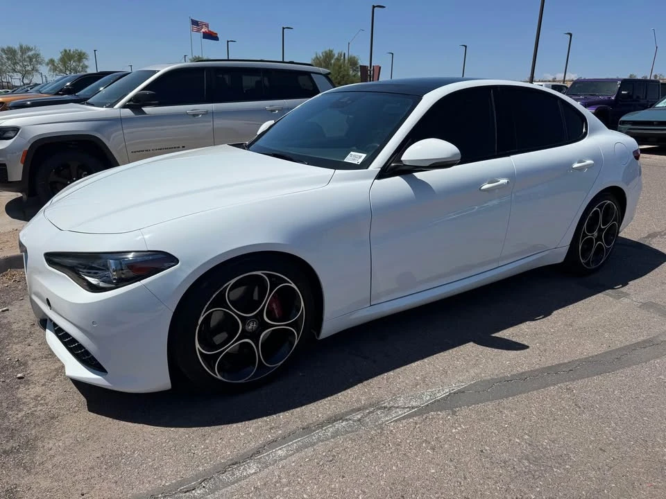 2022 Alfa Romeo Giulia - Image 2 of 8