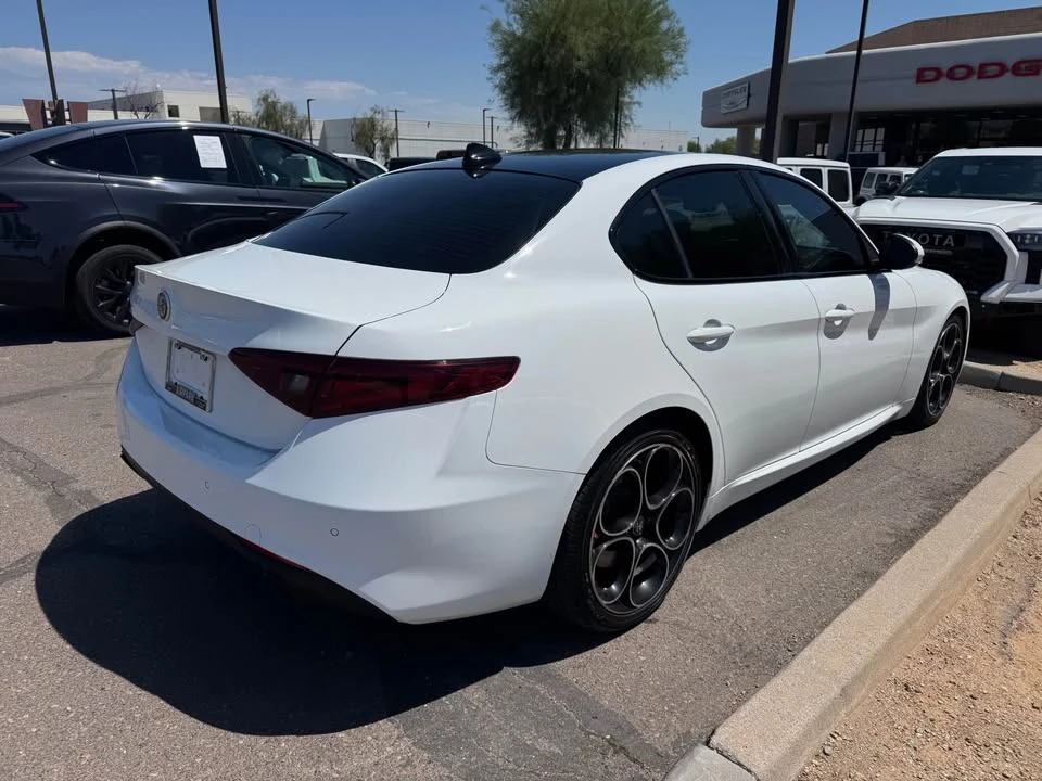 2022 Alfa Romeo Giulia - Image 3 of 8