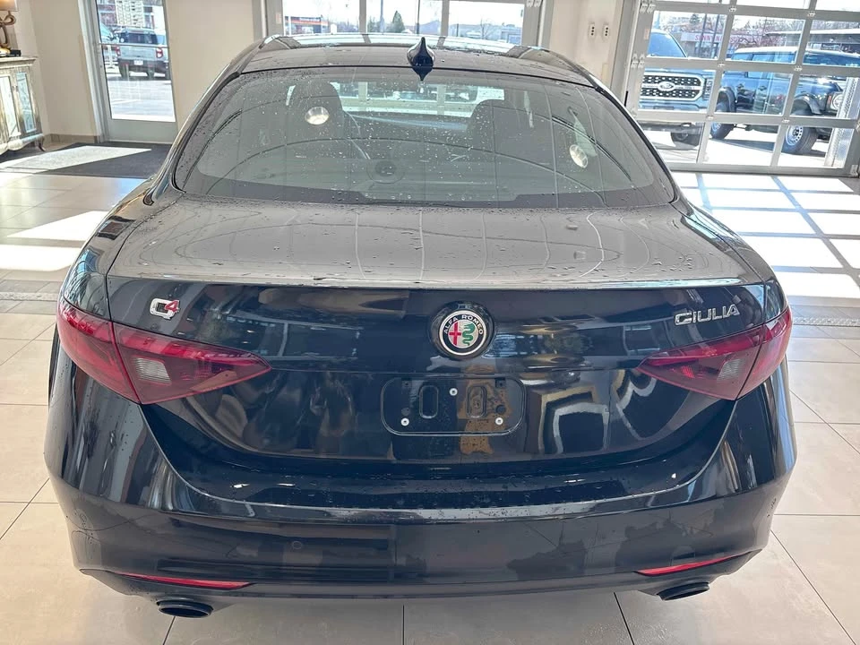 2022 Alfa Romeo Giulia - Image 3 of 18
