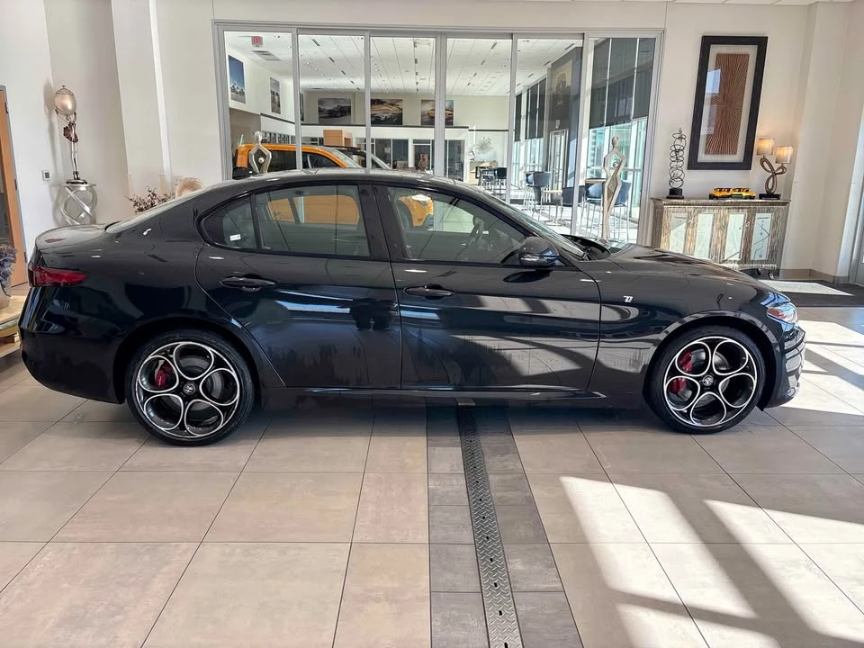 2022 Alfa Romeo Giulia - Image 2 of 18
