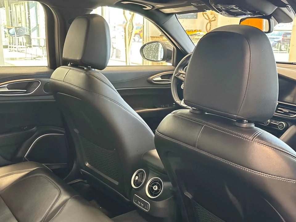 2022 Alfa Romeo Giulia - Image 12 of 18