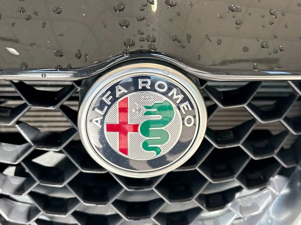 2022 Alfa Romeo Giulia - Image 14 of 18