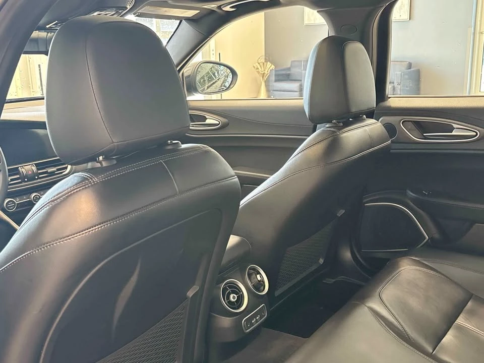 2022 Alfa Romeo Giulia - Image 10 of 18