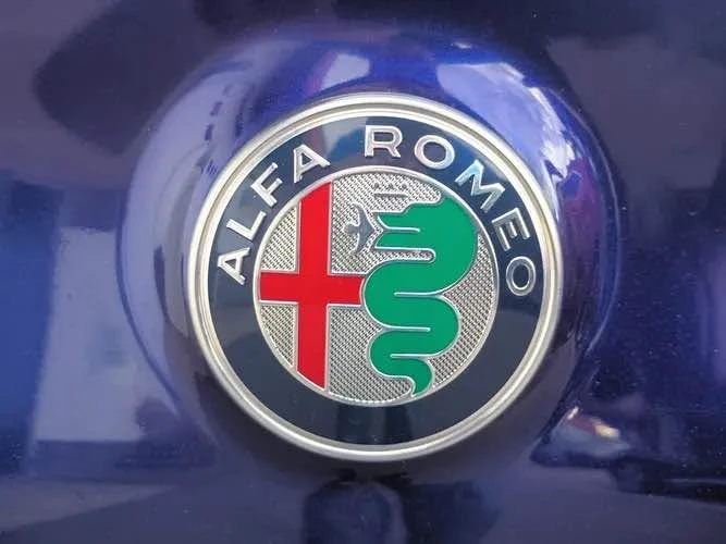 2022 Alfa Romeo Giulia - Image 12 of 18