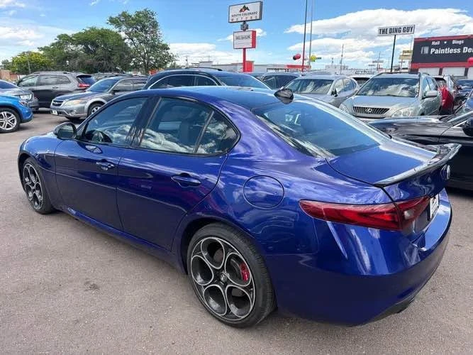 2022 Alfa Romeo Giulia - Image 5 of 18