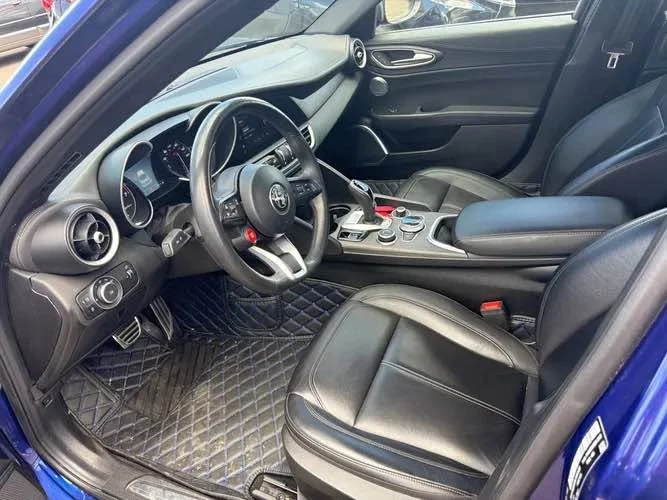 2022 Alfa Romeo Giulia - Image 13 of 18