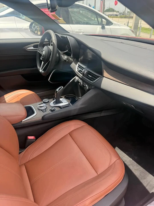 2022 Alfa Romeo Giulia - Image 8 of 15