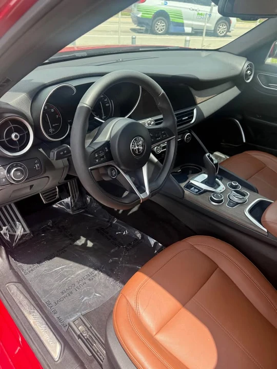 2022 Alfa Romeo Giulia - Image 14 of 15