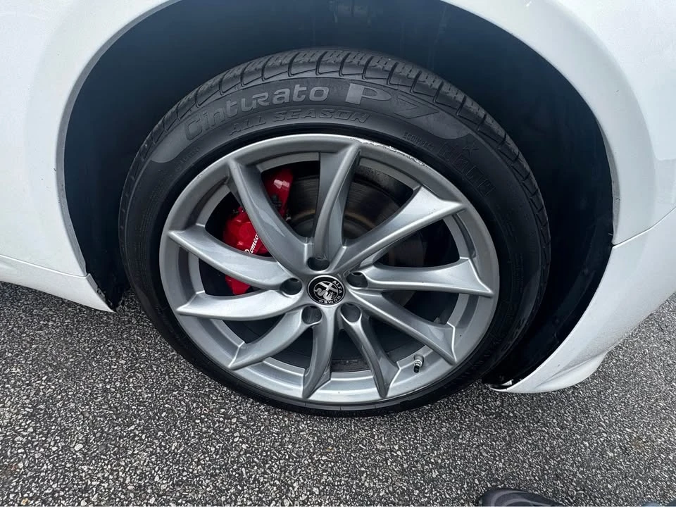 2022 Alfa Romeo Giulia - Image 8 of 18