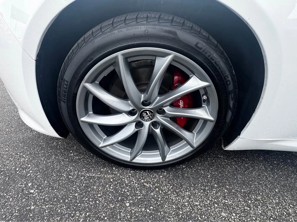 2022 Alfa Romeo Giulia - Image 7 of 18