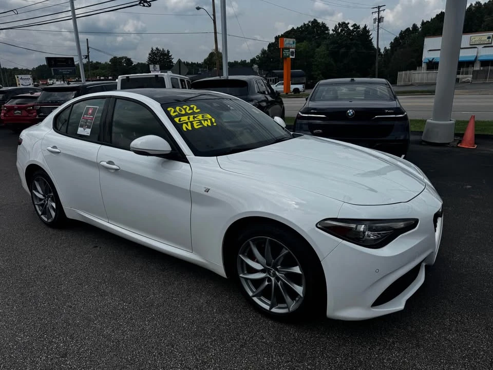 2022 Alfa Romeo Giulia - Image 6 of 18