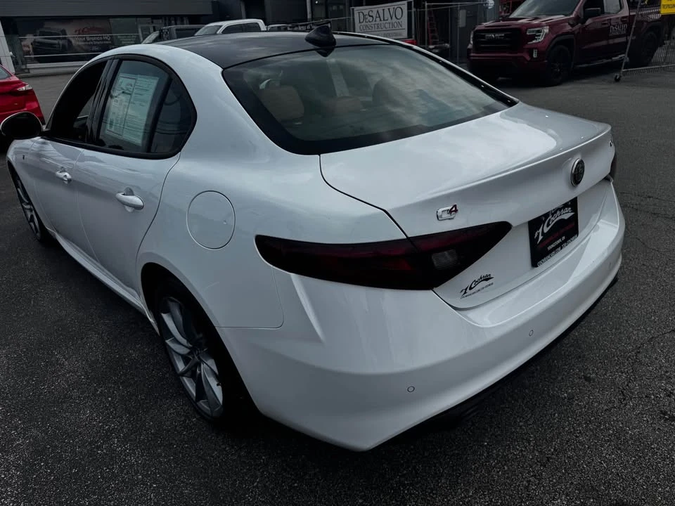 2022 Alfa Romeo Giulia - Image 5 of 18