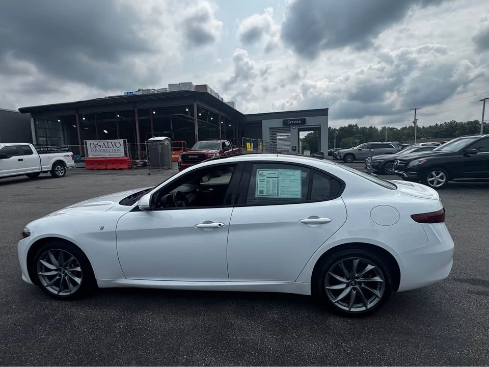 2022 Alfa Romeo Giulia - Image 2 of 18