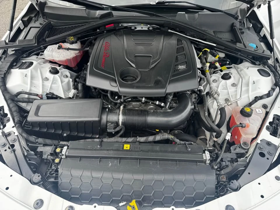 2022 Alfa Romeo Giulia - Image 17 of 18