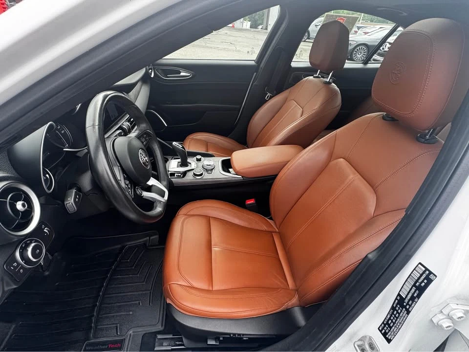 2022 Alfa Romeo Giulia - Image 13 of 18