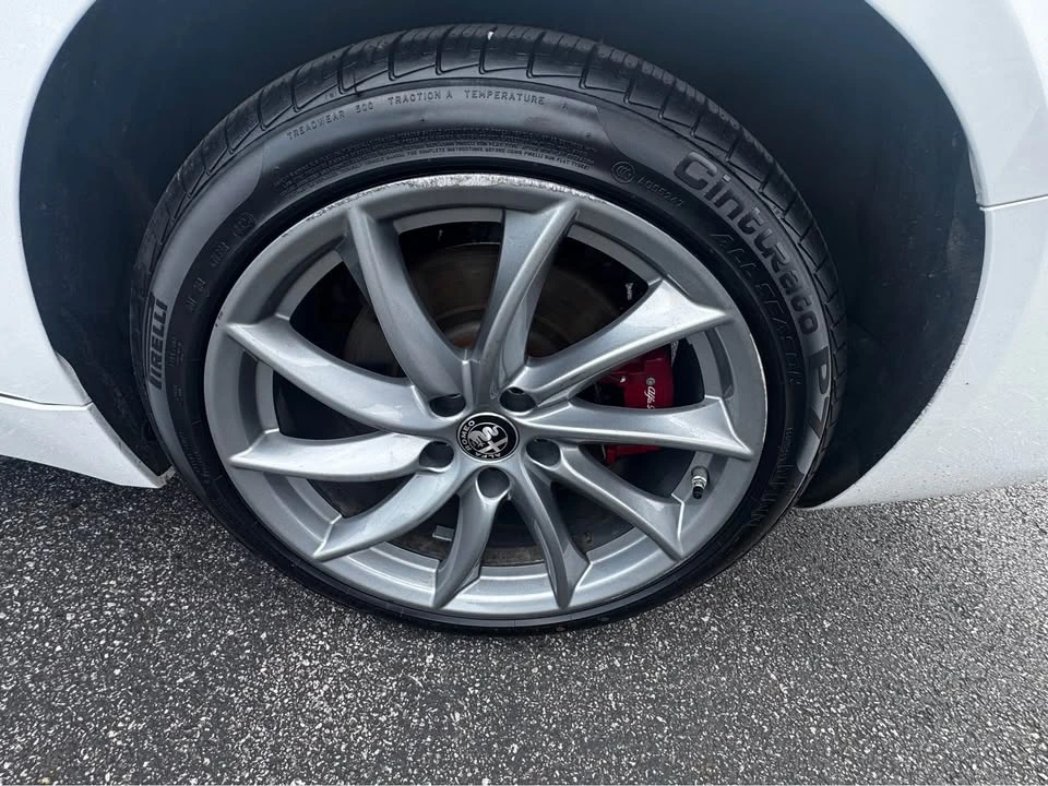 2022 Alfa Romeo Giulia - Image 10 of 18