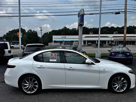 2022 Alfa Romeo Giulia Ti Sedan 4D