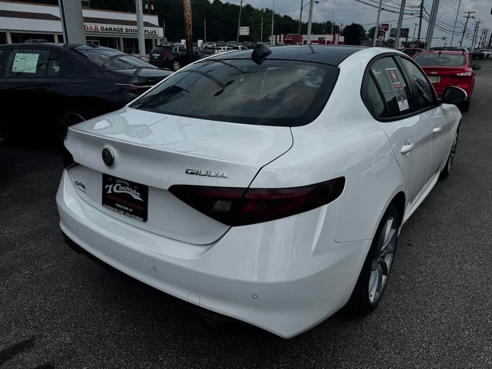 2022 Alfa Romeo Giulia - Image 4 of 18