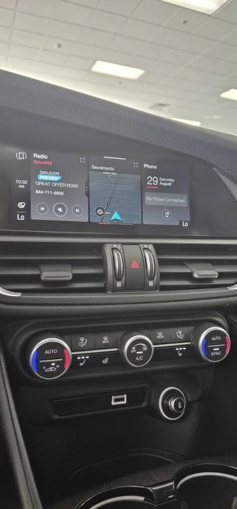 2022 Alfa Romeo Giulia - Image 10 of 19