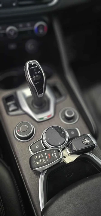 2022 Alfa Romeo Giulia - Image 11 of 19