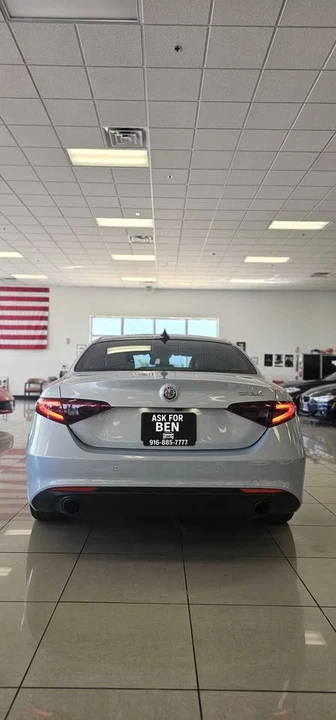 2022 Alfa Romeo Giulia - Image 5 of 19