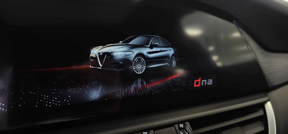 2022 Alfa Romeo Giulia - Image 13 of 19