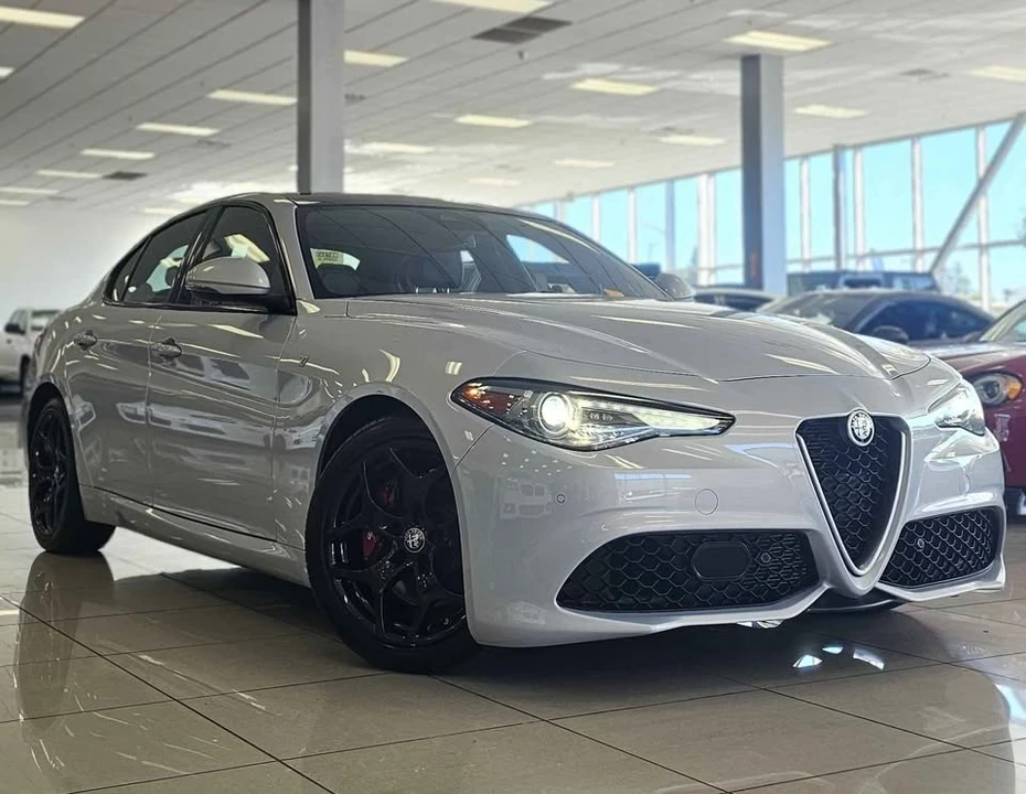 2022 Alfa Romeo Giulia - Image 2 of 19