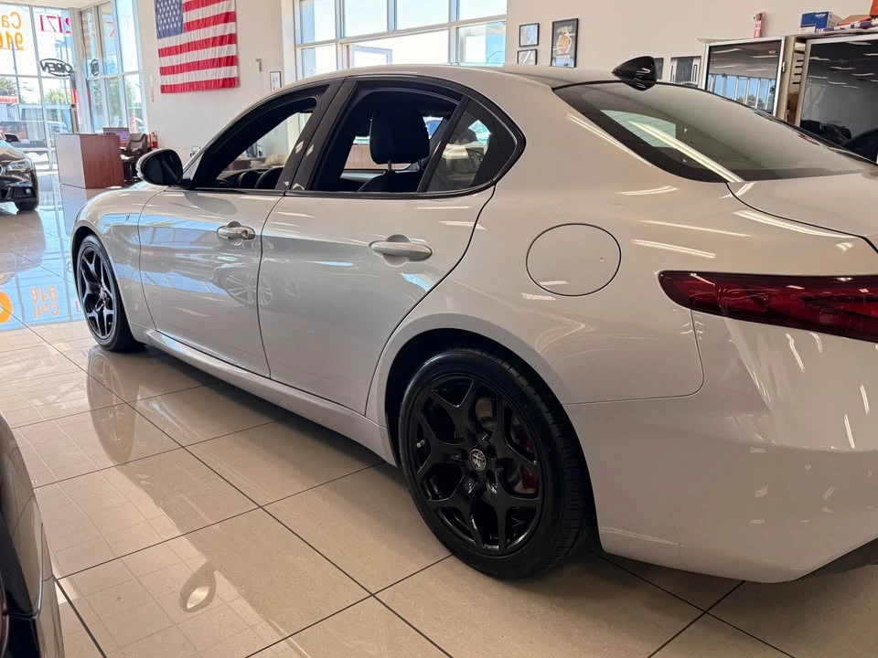 2022 Alfa Romeo Giulia - Image 4 of 18