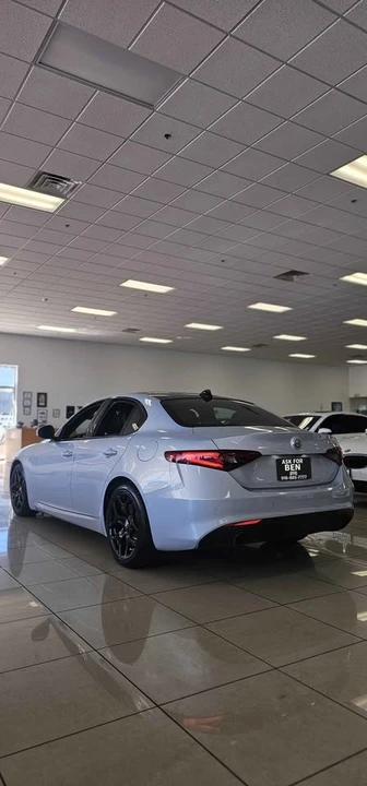 2022 Alfa Romeo Giulia - Image 4 of 19