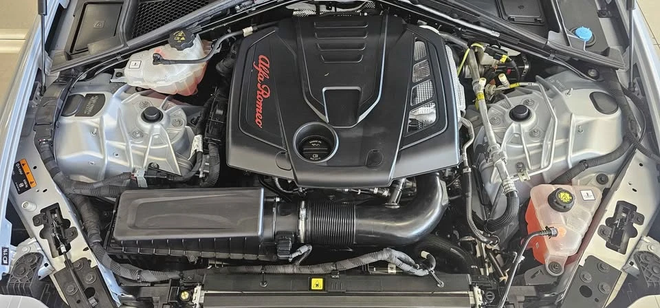 2022 Alfa Romeo Giulia - Image 18 of 19