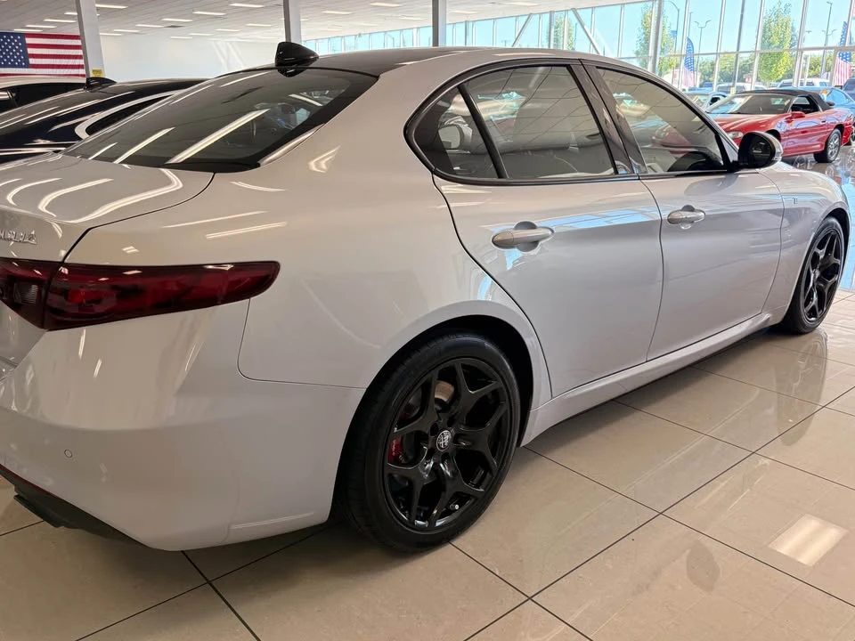 2022 Alfa Romeo Giulia - Image 5 of 18